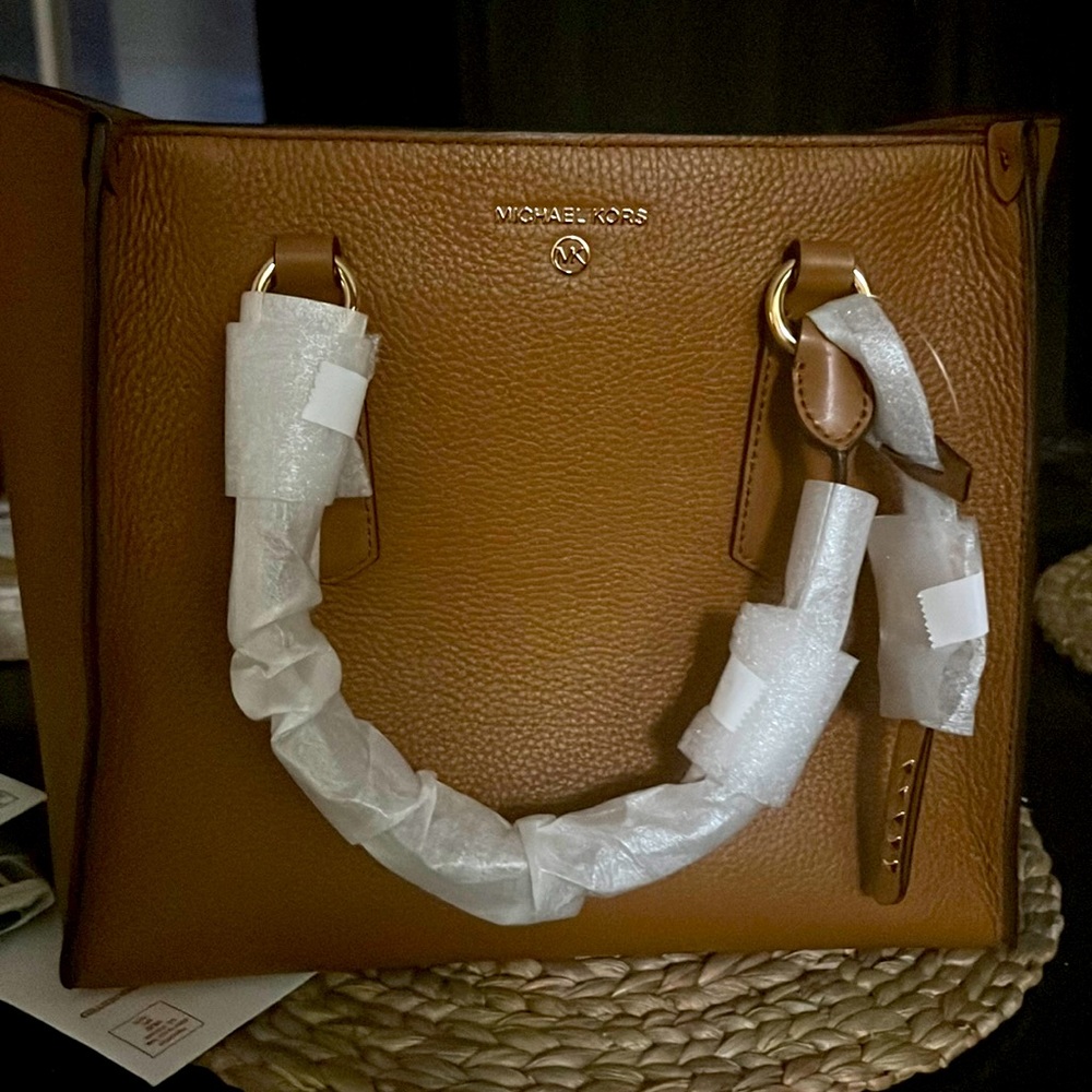Brand NEW MICHAEL KORS Brown Large KRIS BAG